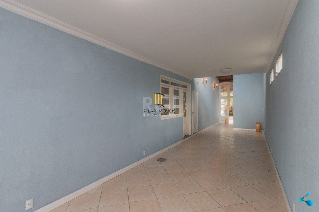 Casa para Venda - 240m², 3 dormitórios, sendo 1 suites, 3 vagas - Partenon