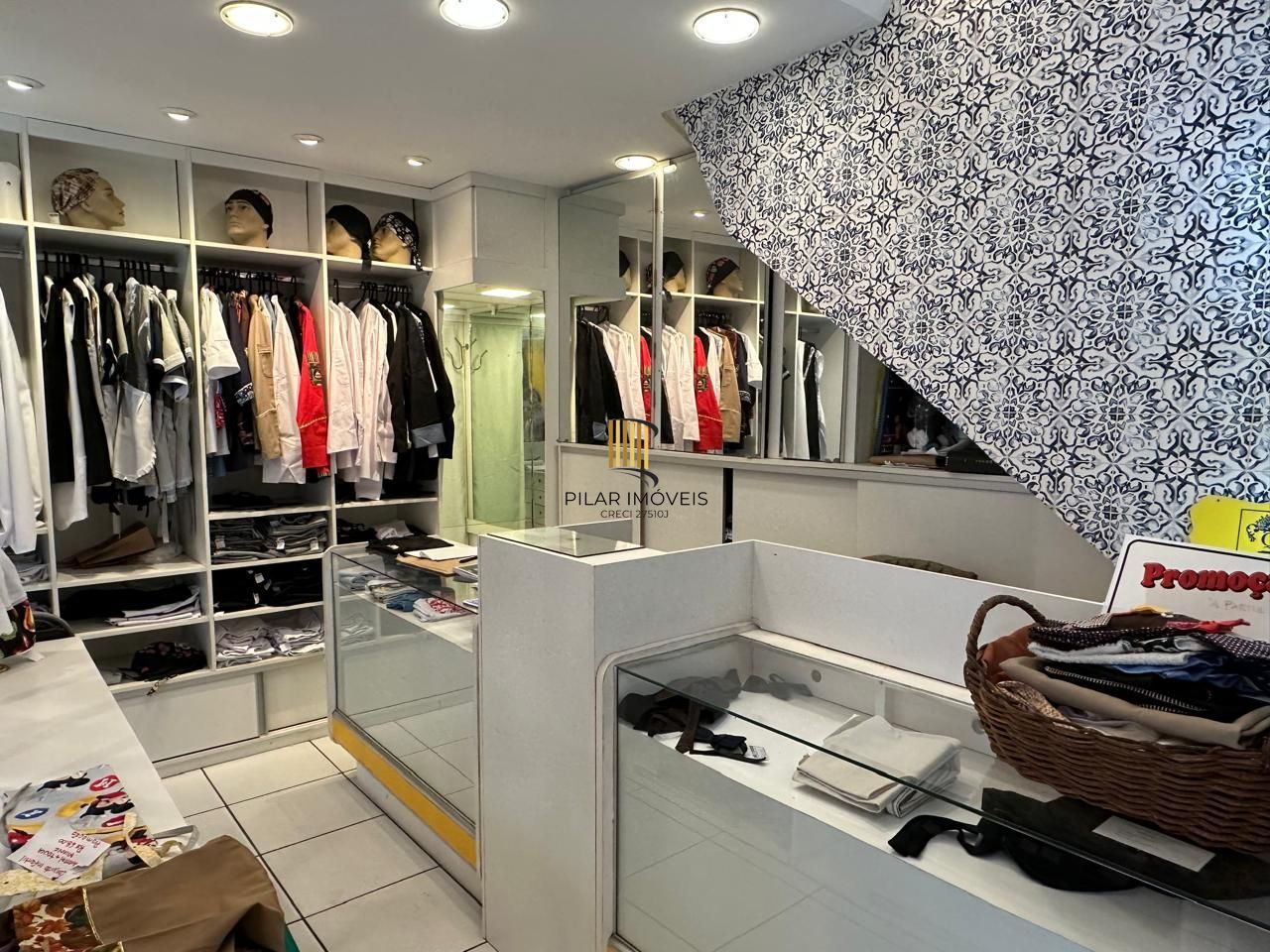 Vende-se loja térrea com 2 pavimentos - Moinhos de Vento