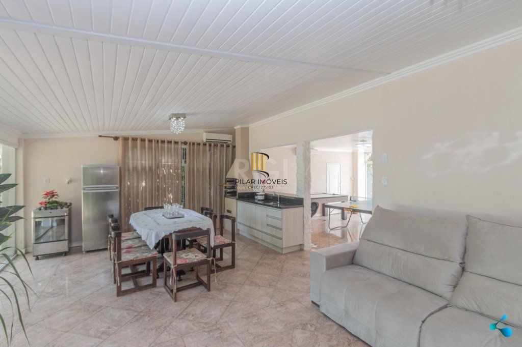 Casa para Venda - 240m², 3 dormitórios, sendo 1 suites, 3 vagas - Partenon