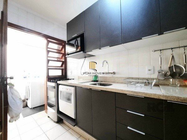 Vende-se apartamento com 2 quartos (1 suíte), 61 m² e 1 vaga – Petrópolis