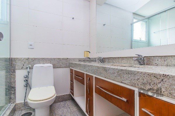 Apartamento de alto padrão, 3 suítes, 3 vagas, ao lado da Praça da Encol