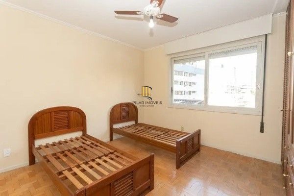Vende-se apartamento com 3 quartos, 1 suíte, 2 vagas e 116m² - Moinhos de Vento