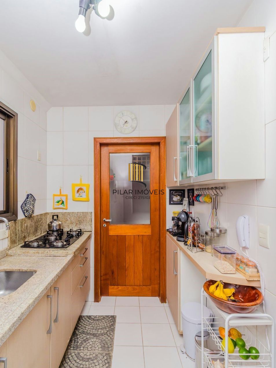 Vende-se apartamento com 3 quartos, suíte e churrasqueira – 103 m² - Petrópolis