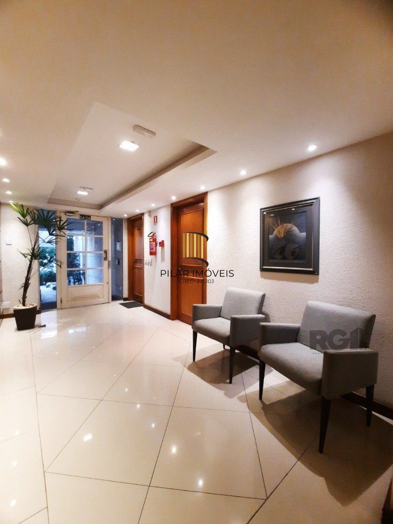 Vende-se apartamento impecável 2 quartos com suíte, 2 vagas cobertas, próximo da PUCRS - 80m² - Jardim Botânico