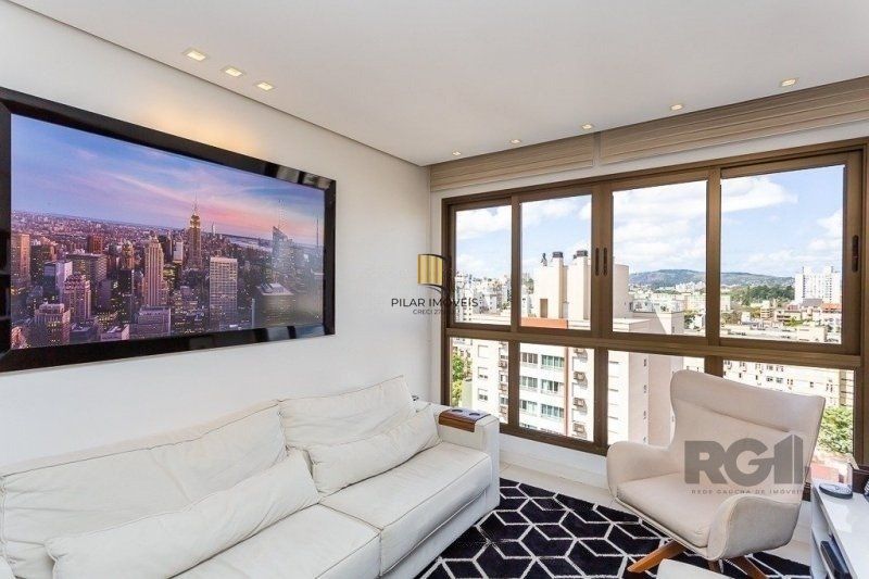 Apartamento 2 dormitórios, 1 suíte, 2 vagas no Bairro Petrópolis