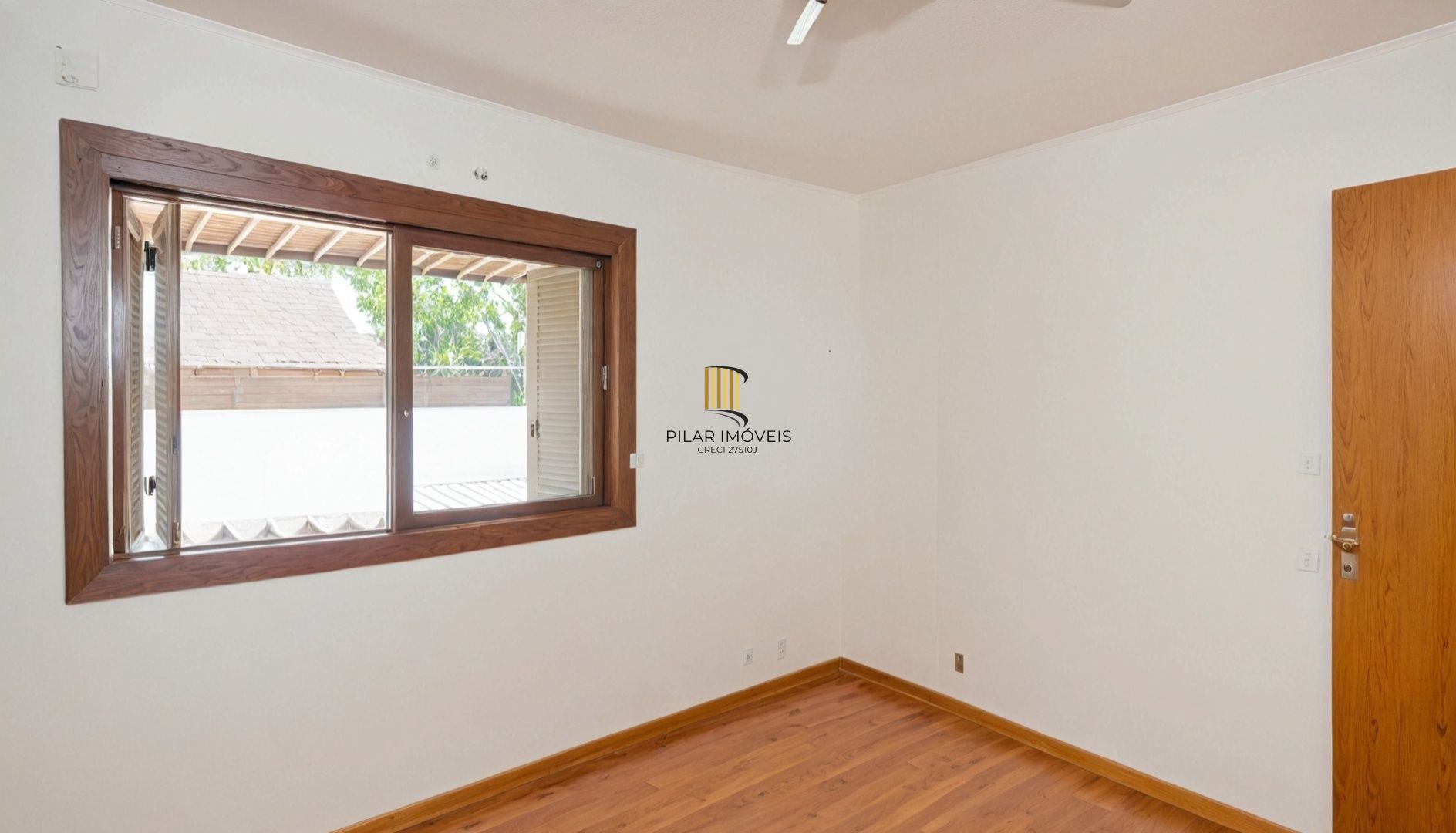Vende-se apartamento com 2 quartos(1 suíte) e 68m² - Petrópolis