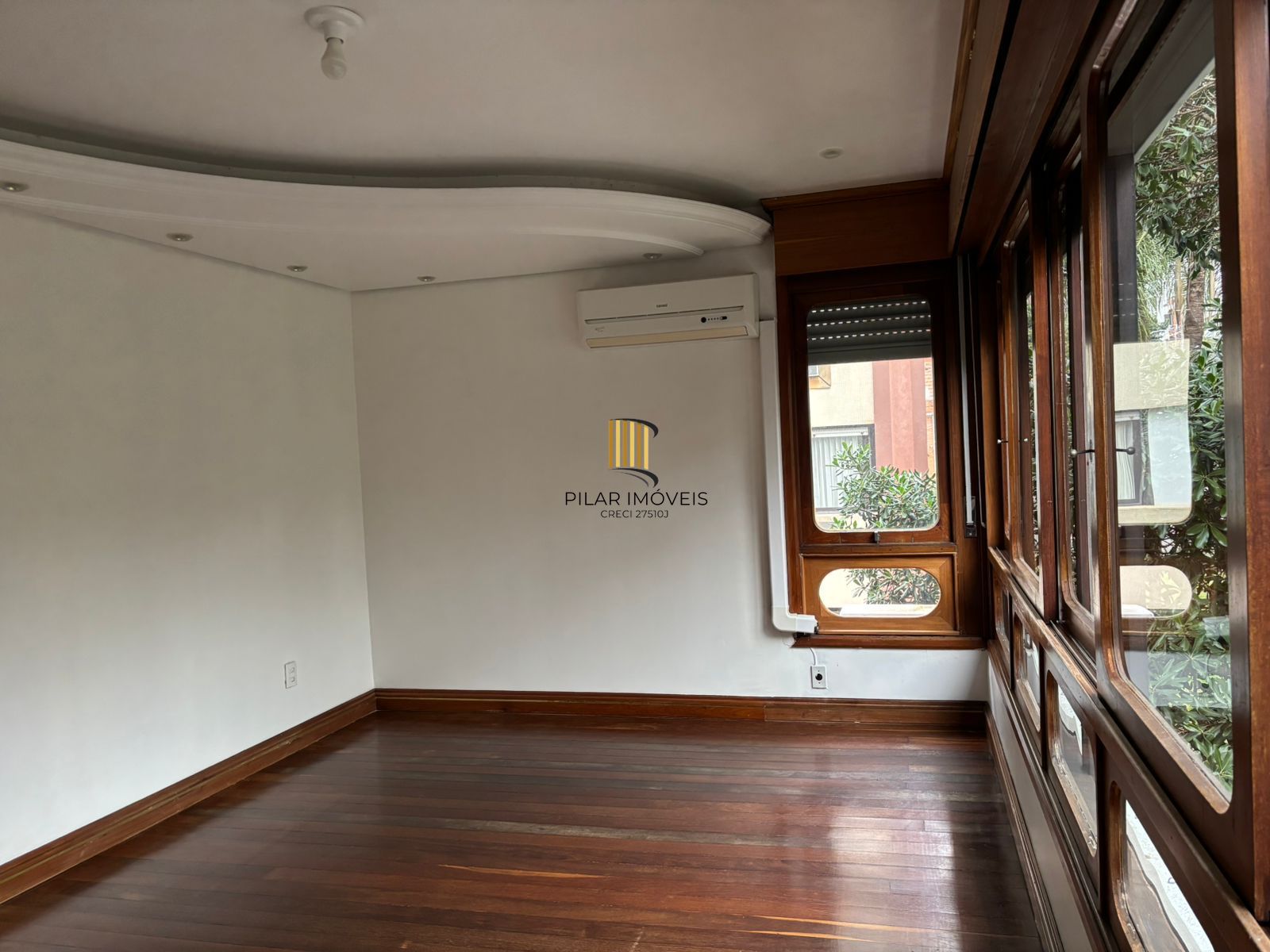Vende-se apartamento com 3 quartos( 1 suíte), 111m² e 1 vaga – Auxiliadora