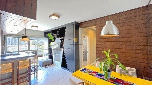 Elegante Apartamento Mobiliado com Suíte, Churrasqueira e 1 Vaga no Menino Deus - 73m²
