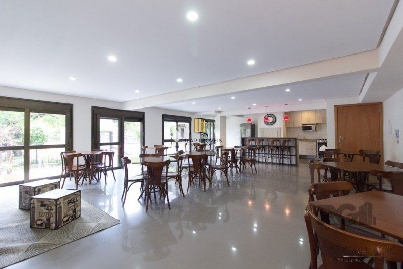 Apartamento 2 dormitórios, 1 suíte, 2 vagas no Bairro Petrópolis
