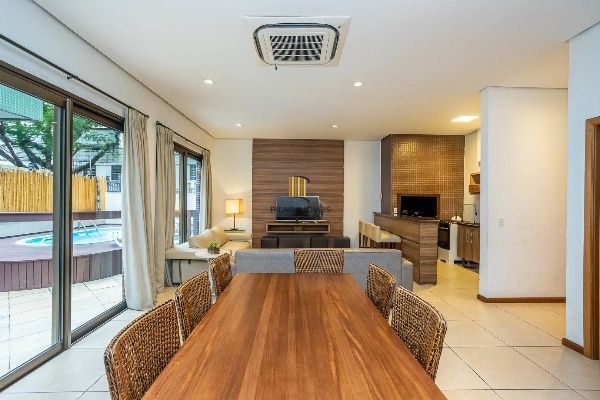 Vende-se apartamento com 3 suítes, 3 vagas e 136 m² - Petrópolis