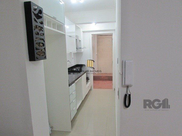 Apartamento com 1 Dormitório e Pátio Privativo no Bairro Petrópolis