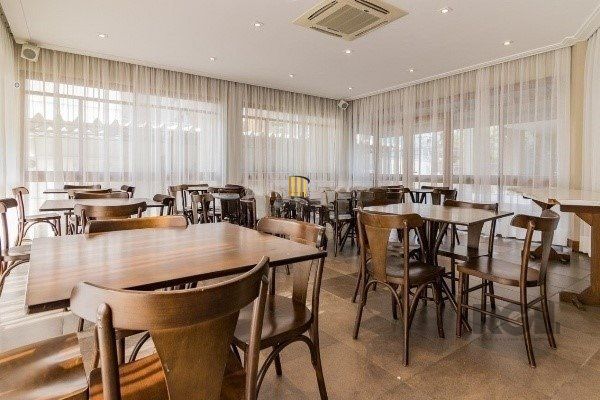Apartamento Amplo de 3 Dormitórios com Suíte, Lareira e Infraestrutura Completa - 146m² - Mont Serrat