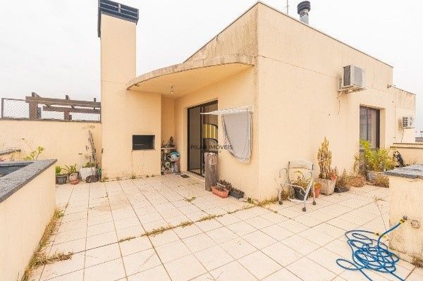 Cobertura com 3 quartos, 2 suítes e 2 vagas no Petrópolis – Vista deslumbrante!