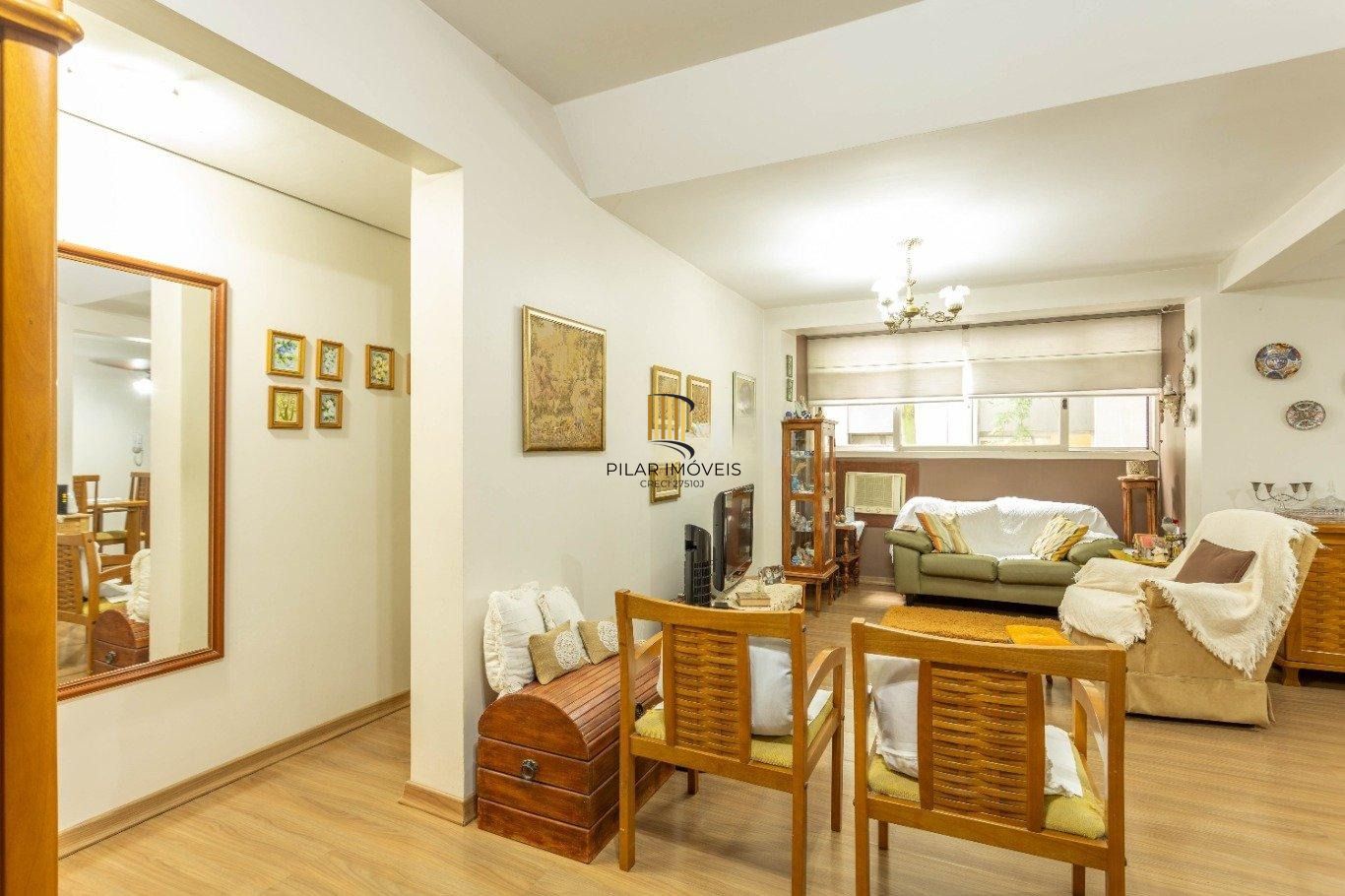 Vende-se cobertura com 3 quartos,(1 suíte) e 1 vaga – 167 m² – Bom Fim