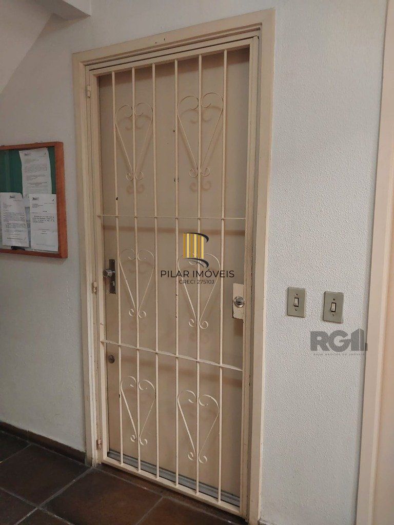 Vende-se apartamento 2 dorm com vaga, sacada com churrasqueira - 64m² - Partenon