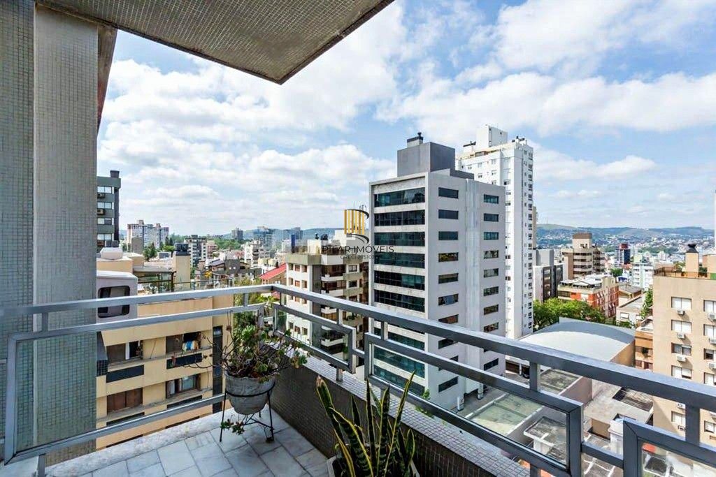 Vende-se ampla cobertura com 3 quartos (1 suíte), 283m² e 2 vagas - Petrópolis