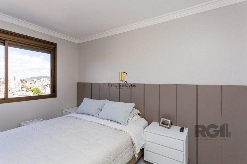 Apartamento 2 dormitórios, 1 suíte, 2 vagas no Bairro Petrópolis
