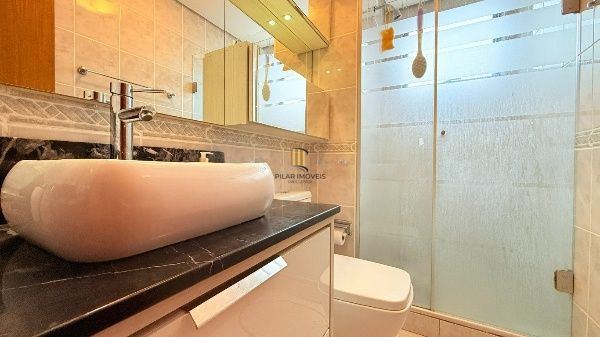 Vende-se apartamento com 2 quartos, 81 m²e 2 vagas – Petrópolis