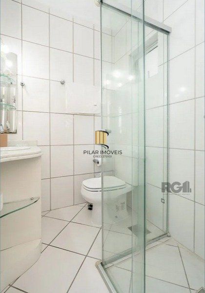 Vende-se apartamento 3 quartos com suíte e duas vagas - 134m² - Moinhos de Vento