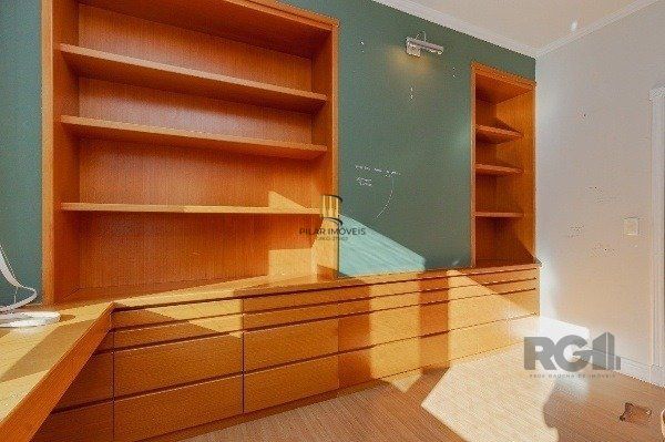 Vende-se luxuoso apartamento 3 quartos c/ suíte, dependência de empregada, gabinete, 2 vagas cobertas - 283m² - Moinhos de Vento