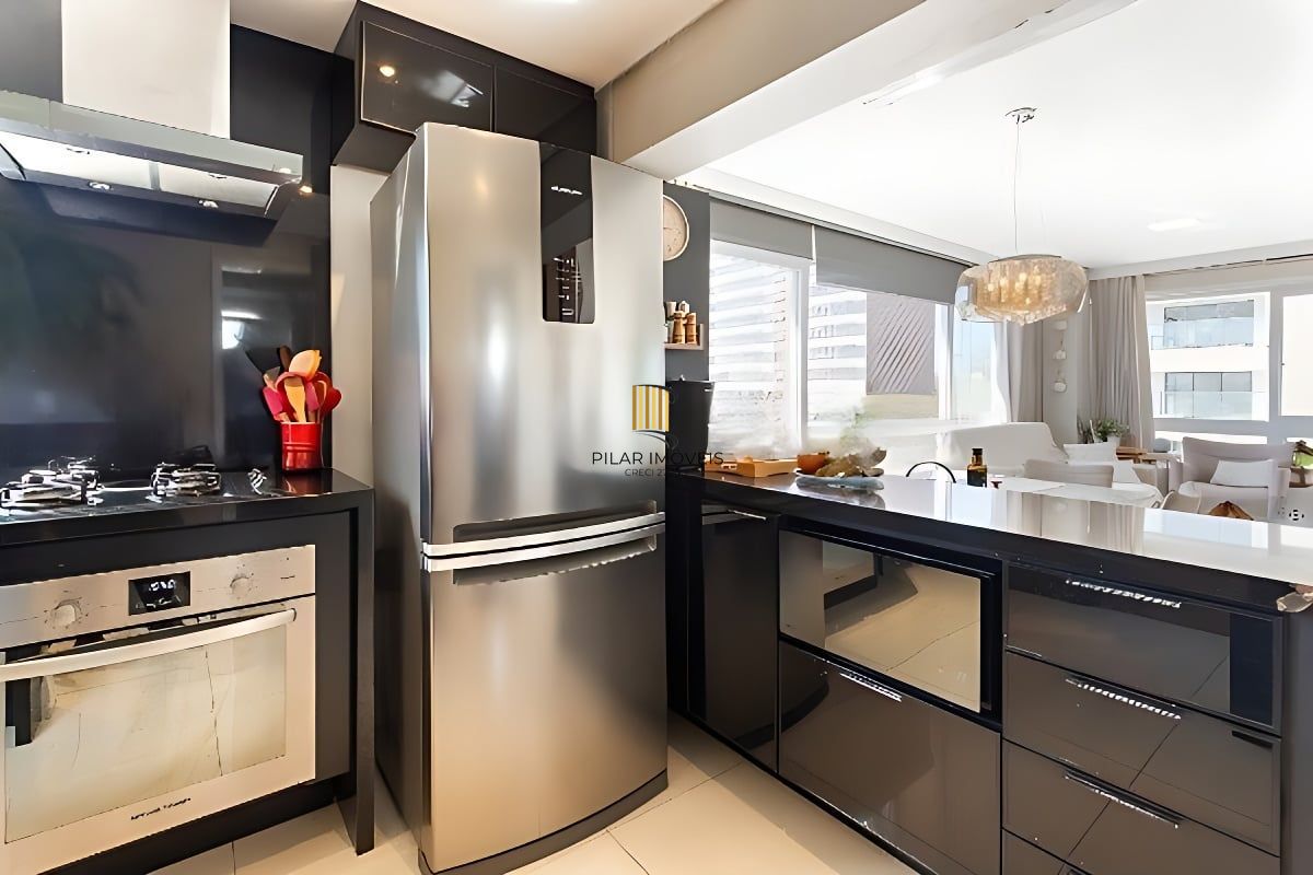 Vende-se apartamento com 2 quartos (1 suíte), 81m² e 2 vagas – Moinhos de Vento