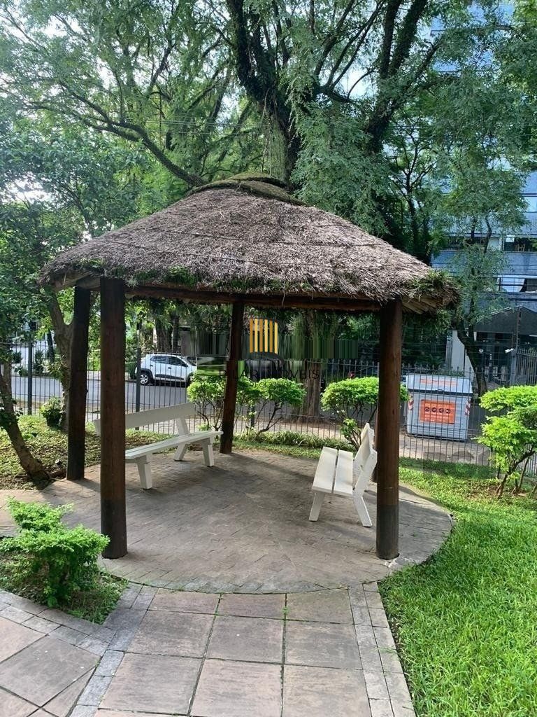 Vende-se ampla cobertura com 3 dormitórios 3 vagas - 269m² - Bairro Moinhos de Vento