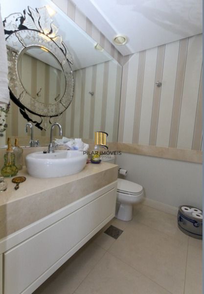 Vende-se amplo apartamento de 195m², 3 Suítes, 3 Vagas, localizado no bairro Bela Vista