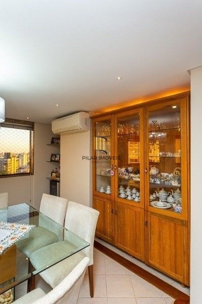 Vende-se luxuosa cobertura 329m² com 3 suítes e 3 vagas de garagem no Petrópolis