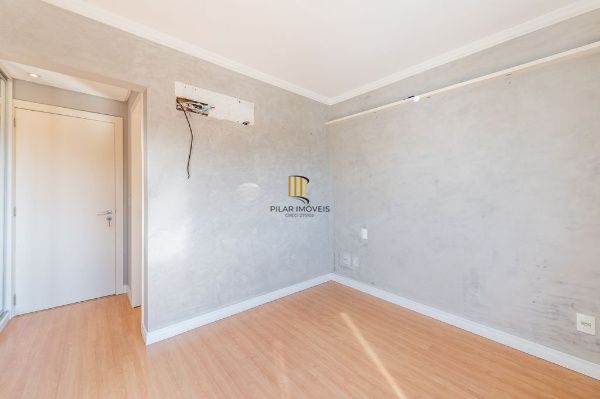 Vende-se apartamento com 2 quartos (1 suíte), 74m² e 2 vagas – Petrópolis