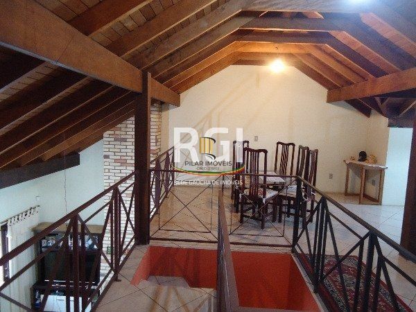 Casa à Venda – 320m², 3 Dormitórios (1 Suíte), 5 Vagas – Partenon
