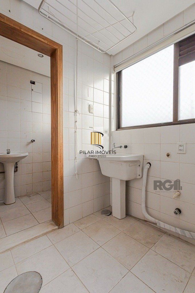 Vende-se excelente apartamento 3 quartos c/ suíte, 2 vagas, living com lareira, sacada e churrasqueira - 97m² - Auxiliadora