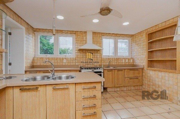 Vende-se luxuoso apartamento 3 quartos c/ suíte, dependência de empregada, gabinete, 2 vagas cobertas - 283m² - Moinhos de Vento