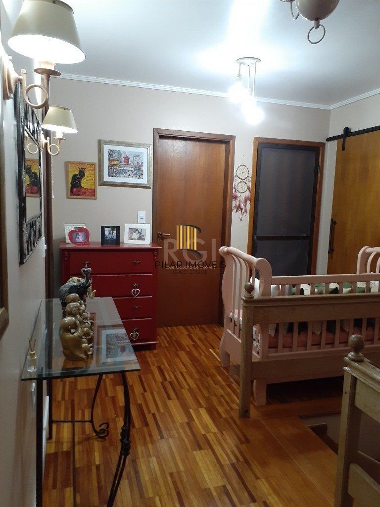 Casa 3 dormitórios, 2 suítes, 4 vagas, 257,52 m² de área privativa, no Bairro Ipanema