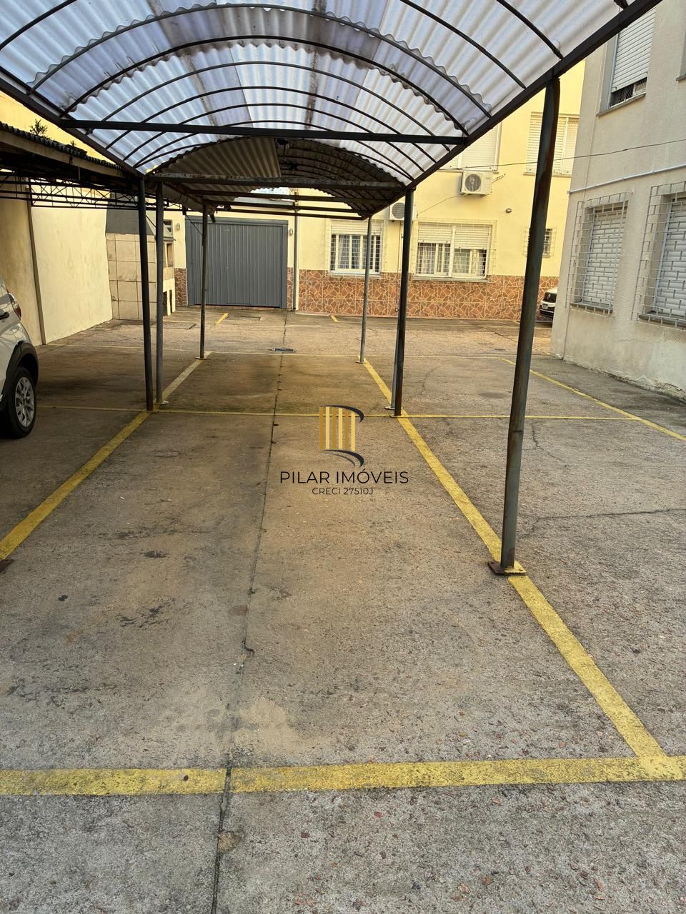 Vende-se apartamento com 2 quartos, e 1 vaga – Passo da Areia