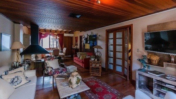 Vende-se ampla casa em condomínio com 3 quartos, suite master, sacada, perto da Encol - 292m² - Bela Vista