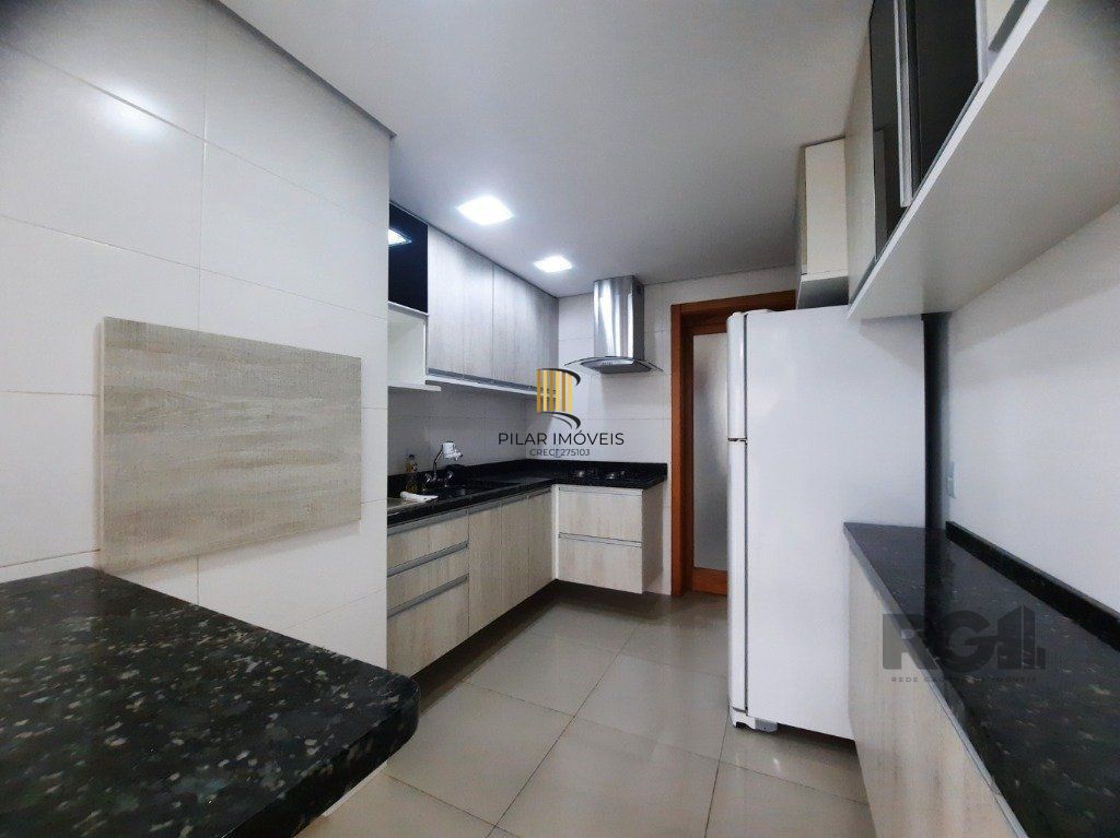 Vende-se apartamento impecável 2 quartos com suíte, 2 vagas cobertas, próximo da PUCRS - 80m² - Jardim Botânico