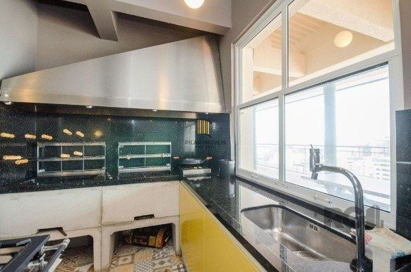 Amplo Apartamento de 3 quartos com suíte e 2 sacadas, com Vista para o Guaíba e 1 Vaga - Moinhos de Vento - 126m²