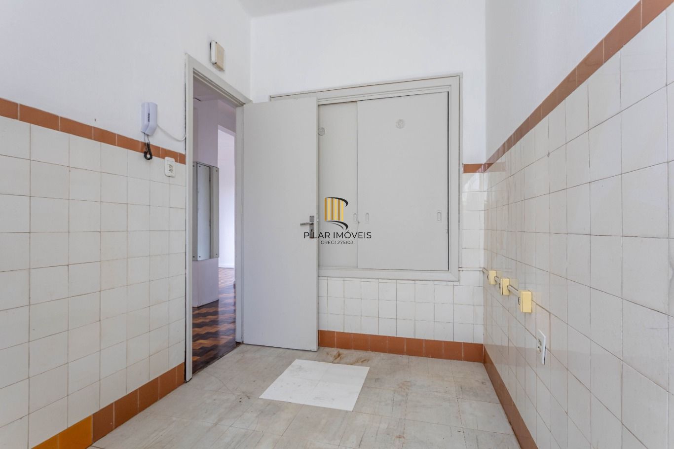 Vende-se apartamento com 2 quartos, 79 m² e sacada - Centro Histórico