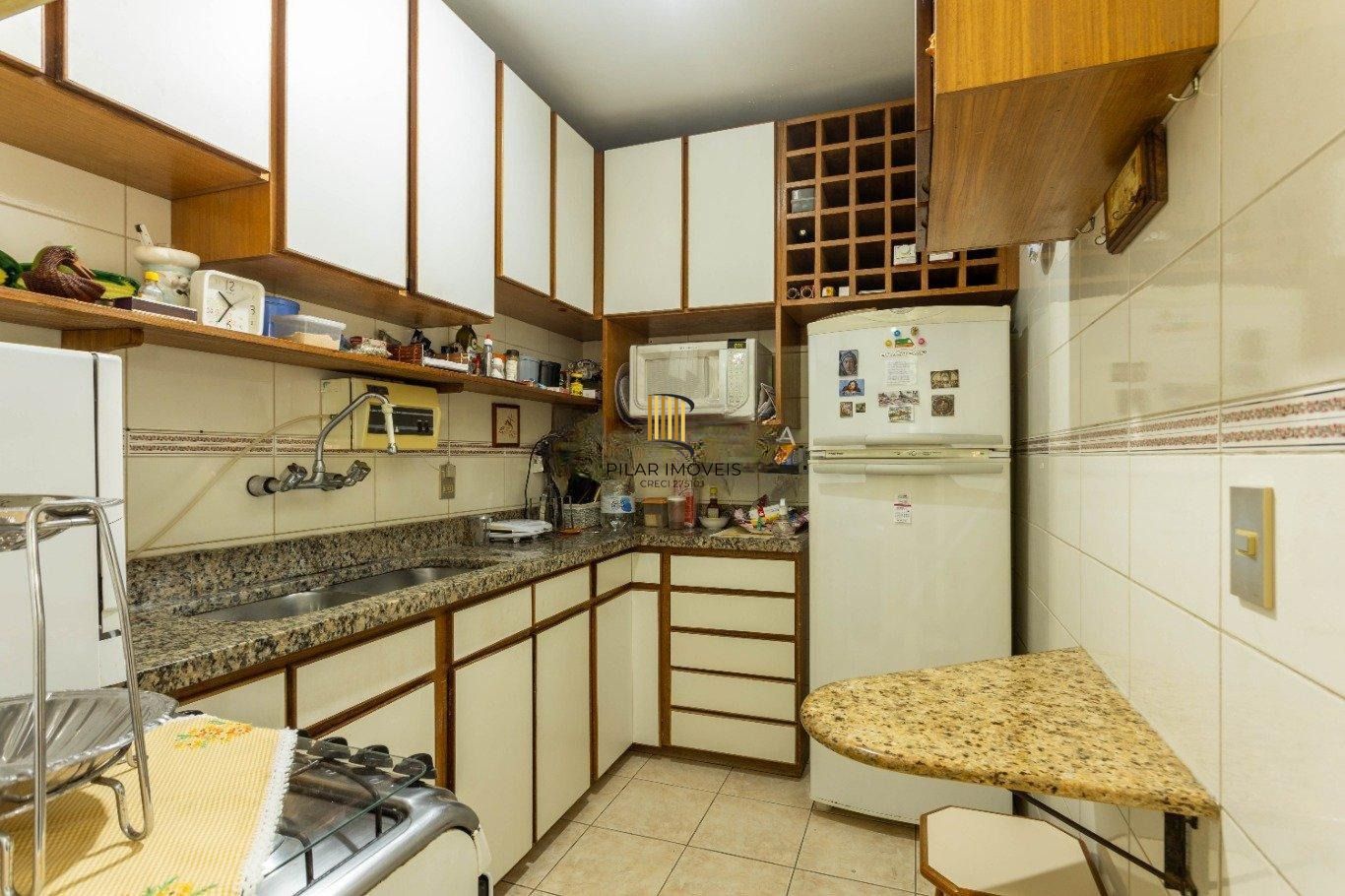 Vende-se cobertura com 3 quartos,(1 suíte) e 1 vaga – 167 m² – Bom Fim