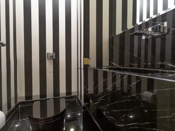 Vende-se amplo apartamento luxuoso 3 suítes e 3 vagas, hidro, mobiliado, dependência completa - 221m² - Bela Vista
