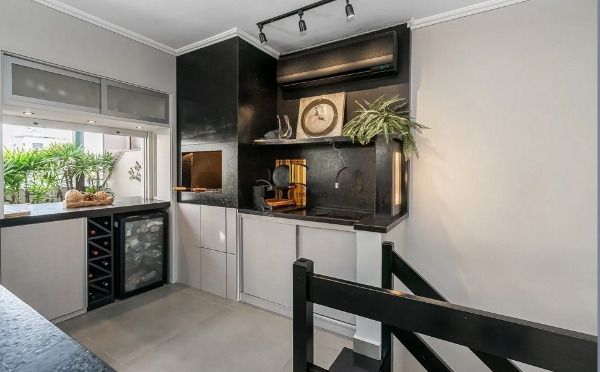 Vende-se cobertura com 2 dormitórios, sendo 1 suíte no bairro Auxiliadora