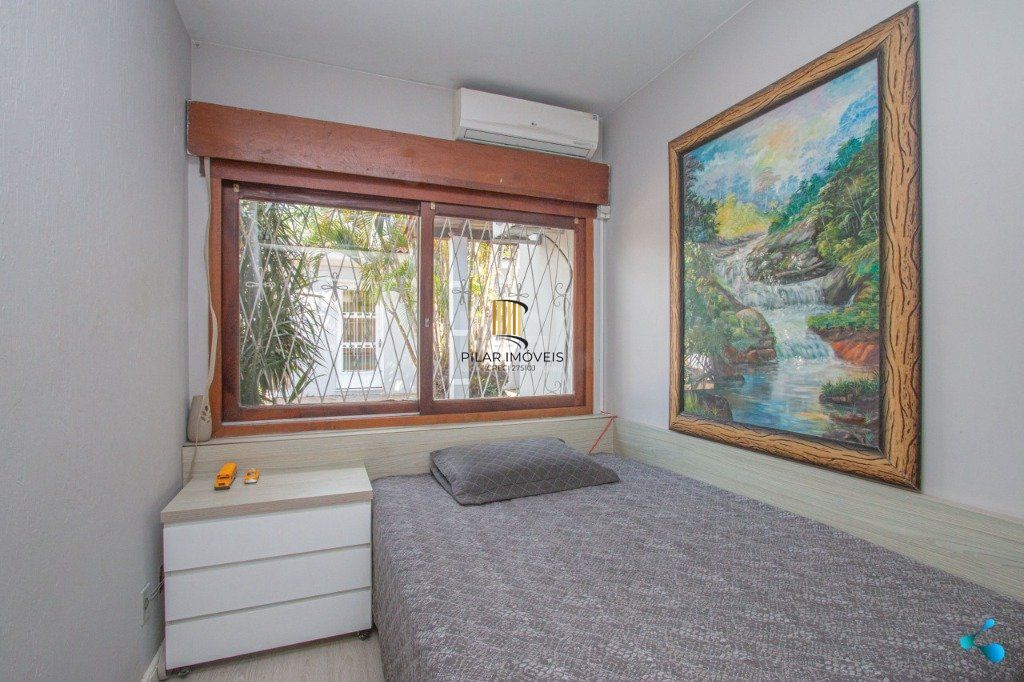 Casa para Venda - 240m², 3 dormitórios, sendo 1 suites, 3 vagas - Partenon