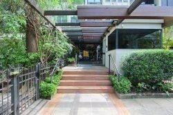 Vende-se amplo apartamento 3 quartos com suíte e 2 vagas no coração do Moinhos de vento, com 134m²