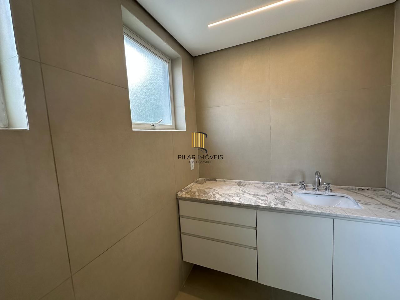 Vende-se apartamento com 3 quartos (2 suítes), 104,6m² e 1 vaga – Petrópolis