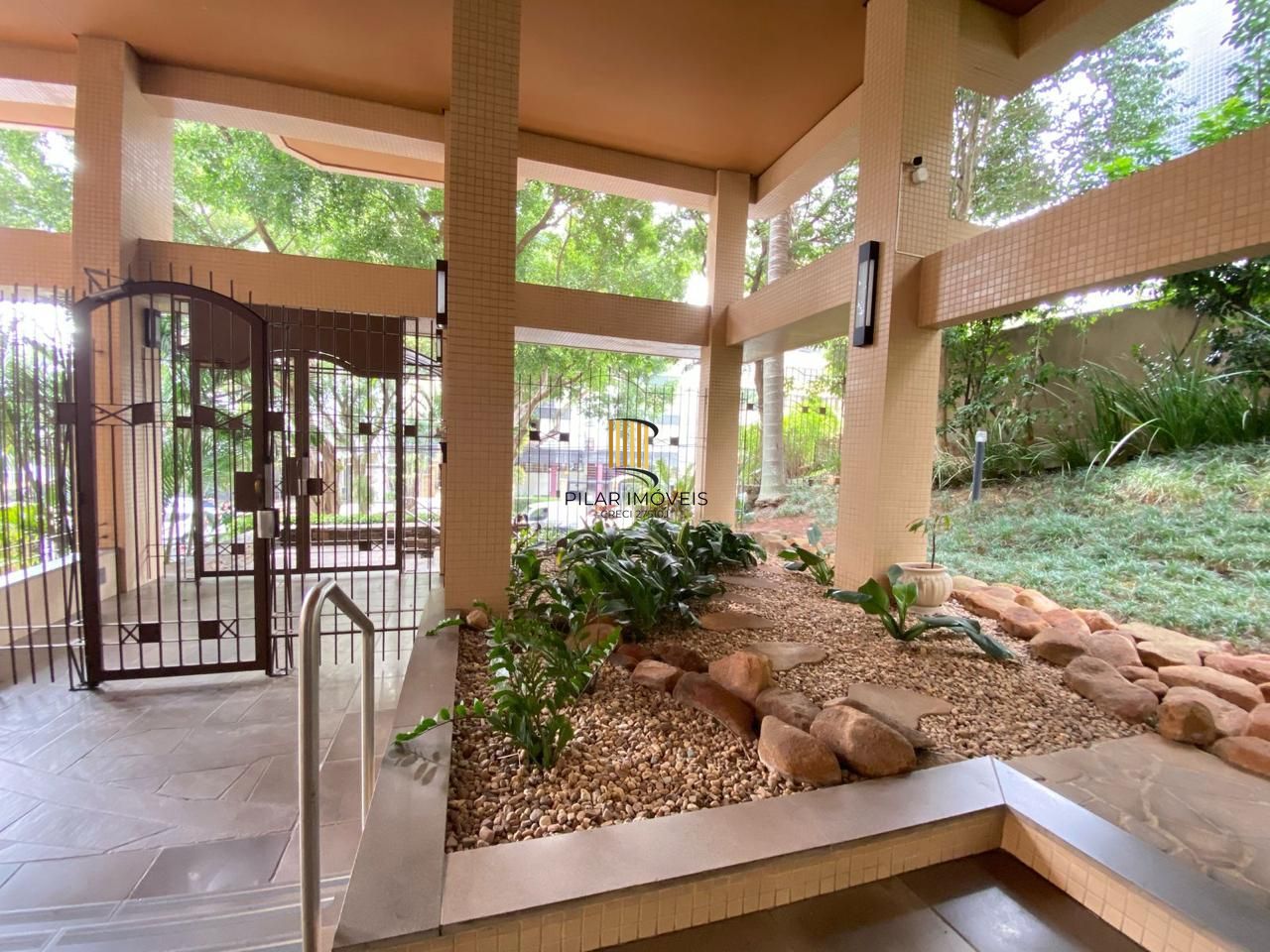 Vende-se apartamento com 2 quartos,(1 suíte) e 101 m² – Mont'Serrat