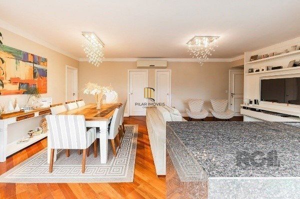 Apartamento Amplo de 3 Dormitórios com Suíte, Lareira e Infraestrutura Completa - 146m² - Mont Serrat