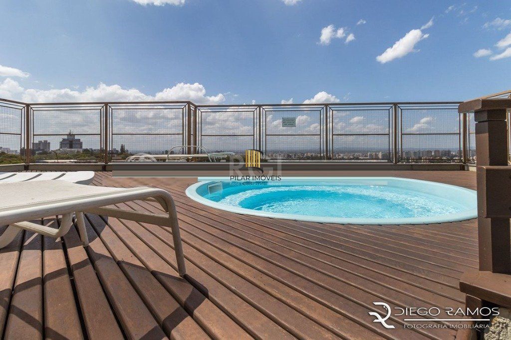 Apartamento á Venda - 71.5m², 2 dormitórios, sendo 1 suíte, 1 vaga - Petrópolis