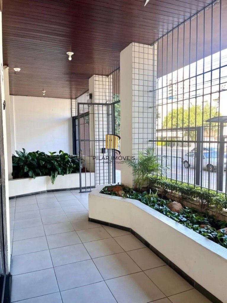Vende-se bela sala comercial no Menino Deus - 29m²