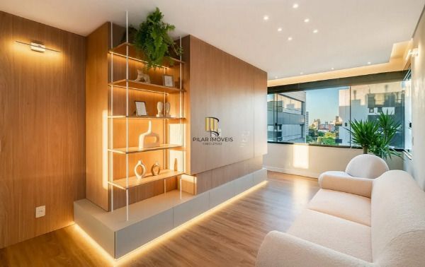 Vende-se luxuosa cobertura com 270m²- 3 suítes, 3 vagas e piscina no Auxiliadora