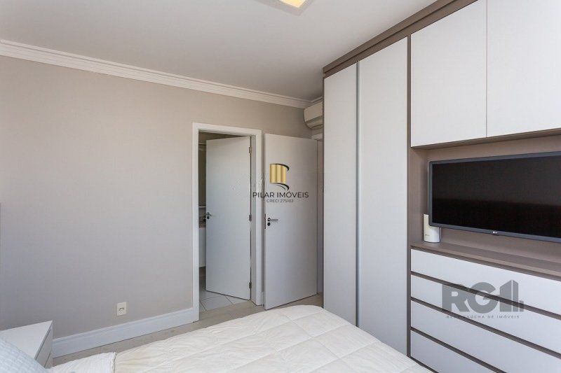 Apartamento 2 dormitórios, 1 suíte, 2 vagas no Bairro Petrópolis
